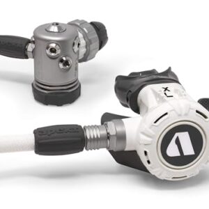 Apeks XL4+ DIN Regler in elegantem Weiß, ideal für Taucher, bietet zuverlässige Leistung und ergonomisches Design.