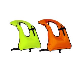 Zwei aufblasbare Schwimmwesten für Kinder in leuchtendem Gelbgrün und kräftigem Orange, ideal für Schnorcheln, Tauchen und Wassersportaktivitäten, mit verstellbaren Gurten für optimale Passform und Sicherheit.