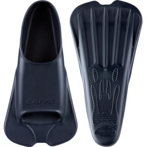 CAPAS Kurze Trainingsflossen in Marineblau, geeignet für Kinder und Erwachsene, aus komfortablem Silikon für optimales Schwimmtraining.