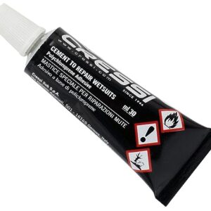 Cressi Neopren-Kleber in schwarzer Tube, ideal für schnelle Reparaturen von Neopren-Tauchanzügen und -Ausrüstungen, mit weißem Deckel und Warnhinweisen.