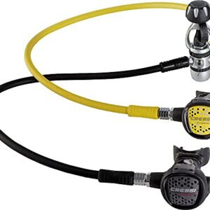 Bild des Cressi Octopusse AC2 Compact Atemregler Sets mit Octopus Xs-Int, geeignet für sichere und komfortable Tauchgänge.
