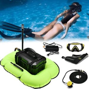 ExoticaBlend Tauchkompressor-Rebreather in einer Unterwasser-Szene, ideal für Taucher und Schnorcheler, zeigt das innovative und tragbare Atemgerät in Verwendung mit Tauchausrüstung.
