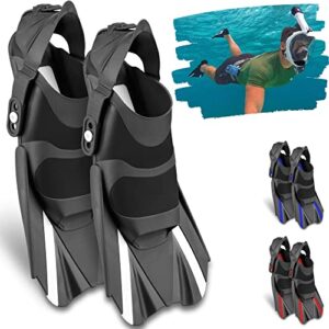 Khroom verstellbare Kurzflossen für Erwachsene in Schwarz und Grau, ideal für Schnorcheln und Schwimmen, mit verstellbaren Riemen für optimalen Komfort und Fußhalt.