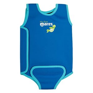 Blauer Neoprenanzug für Babys von 6 bis 24 Monaten, ideal für Wassersportaktivitäten, mit sportlichem Design und praktischem VELCRO-Verschluss.