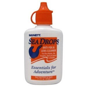 Flasche mit McNett Sea Drops (37ml), einem Anti-Beschlag- und Reinigungsmittel für Taucherbrillen und Sonnenbrillen, mit orangefarbenem Deckel und blauem Etikett.