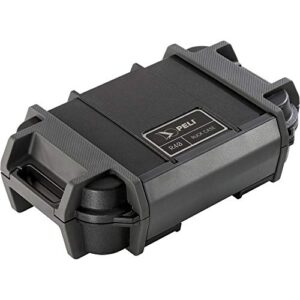 Peli R40 Ruck Schutzbehälter in mattem Schwarz, IP68 wasserdicht und staubdicht, ideal für die sichere Aufbewahrung von kleinen Werkzeugen und Elektronik bei Outdooraktivitäten.
