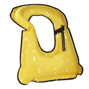 Aufblasbare Schnorchelweste für Erwachsene in leuchtend gelber Farbe, ideal für Wassersportaktivitäten wie Schnorcheln, Schwimmen und Tauchen. Die Weste hat eine ergonomische Form und verstellbare Elemente für einen sicheren Sitz.