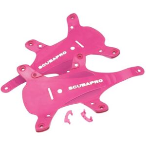 SCUBAPRO Hydros Pro Farbkit in Pink, bestehend aus zwei geschwungenen Teilen aus robustem Material, mit Aussparungen zur Befestigung und kleinen Clips für einen sicheren Einsatz im Wassersport.