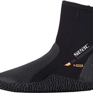 Schwarze Füßlinge aus 5 mm Neopren für Tauchen und Wassersport mit robuster Anti-Rutsch-Sohle, ideal für optimalen Halt und Schutz.