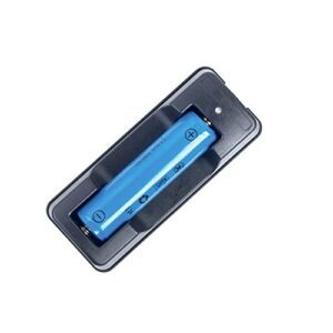 Seac Batterie Ladegerät für Tauchlampen der Modelle R5, R3, R3FX und T5 in stabiler Halterung mit kühlendem Ladeprozess.