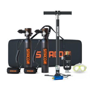 SMACO S300Plus Mini Tauchflasche und Zubehör für Tauchen, inklusive Handpumpe und Tauchmaske, präsentiert in einer Tragetasche.