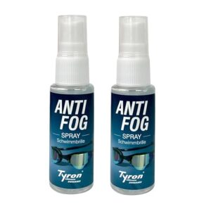 Zwei Flaschen Tyron Anti Fog Spray für Schwimm- und Taucherbrillen, transparent mit Sprühkopf und auffälligem ANTI FOG Schriftzug auf dunklem Hintergrund.