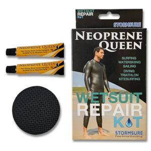 Wetsuit Reparaturset in ansprechender Verpackung, ideal für die Reparatur von Löchern und Rissen in Neoprenanzügen, mit verschiedenen Reparaturkomponenten.