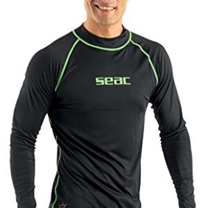 Mann in schützendem Rash Guard Tauch-Shirt zum Schnorcheln und Schwimmen mit Sonnenschutz, schwarz, L