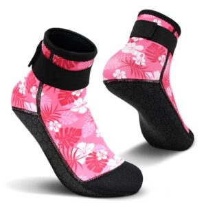 Vibrante Rosa Neoprensocken mit schwarzen Riemen, ideal für Wassersportarten wie Tauchen, Schnorcheln und SUP.