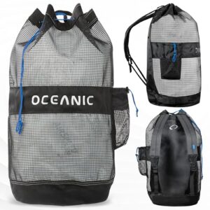 Ein gray mesh Rucksack mit einem black Gurt und blue Bändern in verschiedenen Ansichten. Das Wort 'OCEANIC' ist auf der Vorderseite des Beutels hervorgehoben.