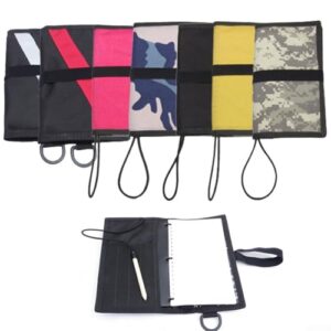 Einzigartiges Unterwasser-Schreibbuch für Taucher und Schnorchler. Wasserdichte Oberfläche, Bungee-Schlüsselband und elastisches Lesezeichen.