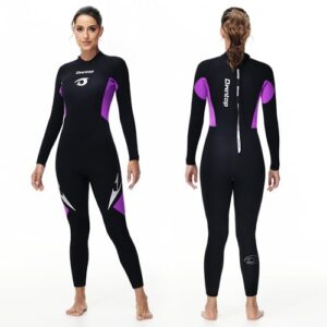 Männer und Frauen in Neoprenanzügen, Tauchen und Surfen in kalten Gewässern, Wassersportarten, Ganzkörper-Nassanzüge