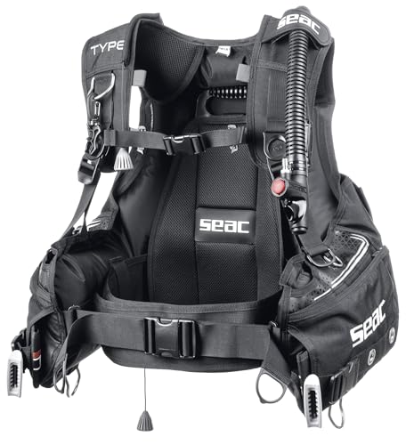 Ergonomischer BCD für Tauchen mit rotem Logo vorne auf der Jacke. Die Jacke hat ein schwarzes Farbkonzept und 4 Schultergurte.