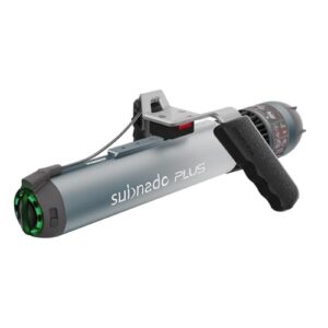 Der Waydoo Subnado Plus Unterwasser-Scooter ist ein leistungsstarker und leichter Seescooter mit einer maximalen Laufzeit von 60 Minuten. Er verfügt über einen 800 W Motor und einen 144 W Akku.
