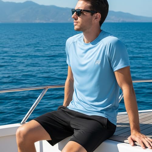 Herren Rashguard Kurzarm mit hohem Sonnenschutz. Das Shirt bietet Sicherheit und Schutz vor der Sonne bei Outdoor-Aktivitäten wie Surfen, Schwimmen oder Wandern.