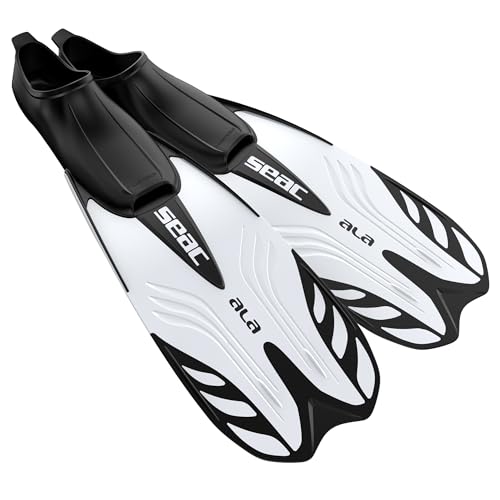 Seac ALA Flossen mit geschlossenem Fußteil in Weiß, ideal zum Schwimmen und Schnorcheln. Hergestellt aus einer Mischung von Kunststoffen für einen hervorragenden Schub und Leichtigkeit.